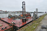 Ponton TR XII (ROCHEN) am 24.01.2023 im Hafen von Lübeck-Travemünde