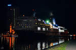 Das Fährschiff CRUISE SMERALDA (IMO: 9144811) kommt gerade in Travemünde an. (Priwall, März 2022)