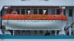 Dieses Rettungsboot der MS DEUTSCHLAND (IMO: 9141807) ist für 150 Personen ausgelegt.