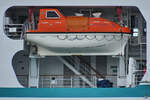Dieses Rettungsboot der MS DEUTSCHLAND (IMO: 9141807) ist für 32 Personen ausgelegt. (Travemünde, Mai 2023)