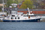 Das Schiff TARMO II ist für die Deutsche See-Bestattungs-Genossenschaft (DSBG) im Einsatz. (Travemünde, Mai 2023)