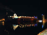 Die CORONA SEA (IMO: 9357597) verlässt in der Nacht Travemünde. (Mai 2023)