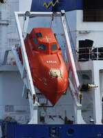Das Rettungsboot des Massengutfrachters SANDNES (IMO: 9306029). (Travemünde, Mai 2023)