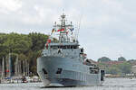 ORP Kontradmiral Xawery Czernicki 511 am 09.08.2023 in Lübeck-Travemünde. Dass Seefahrzeug ist ein Kommandoschiff der polnischen Marine für Minenabwehrkräfte. Hier der Standing NATO Mine Countermeasures Group 1, abgekürzt SNMCMG 1