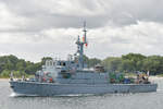 ORP Hancza 642 am 09.08.2023 in Lübeck-Travemünde. Das polnische Schiff ist Teil der Standing NATO Mine Countermeasures Group 1, abgekürzt SNMCMG 1