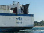 AKKA (IMO 9217230) am 6.9.2023, Travemünde auslaufend, Detail: hier ist der vorherige Schiffsname noch deutlich zu erkennen /    Ex-Name: NILS HOLGERSON, bis Frühjahr 2022 /  