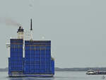 Die CORONA SEA (IMO: 9357597) verlässt auf den Weg in die Ostsee den Hafen von Travemünde. (März 2024)
