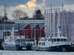 Die Schiffe TARMO II und FAREWELL II sind für die Deutsche See-Bestattungs-Genossenschaft (DSBG) unterwegs und hier Anfang April 2024 im Fischereihafen von Travemünde zu sehen.