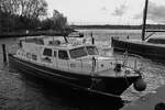 Im April 2024 war das Motorboot GRACE KELLY oder STEFANIE oder vielleicht auch beides im Yachthafen Rosengarten in Travemnde zu sehen.