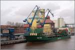 Die 104 m lange und 16 m breite TRI STAR (IMO 7703247) hat am 29.03.2006 im Hafen von Rendsburg festgemacht. Das 1978 auf der Werft Hugo Peters in Wewelsfleth gebaute Schiff mit einer GT von 4.168 fhrt unter der Flagge von St. Vincent and the Grenadines mit Heimathafen Kingstown.
