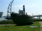 Der Schlepper Saturn steht im Rostocker Schifffahrtsmuseum im wahrsten Sinne des Wortes auf dem Trockenen. Er wurde 1908 auf der Hamburger Schiffswerft & Maschinenfabrik AG gebaut. Hier am 1.Juni 2009.