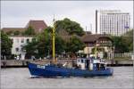 Mit der MORET knnen von Rostock aus Angeltouren in der Ostsee unternommen werden. Frher war das 1949 gebaute Schiff als Fischkutter SAS 72 ANTON SAEWKOW im Einsatz. Hier kehrt die MORET am 17.06.2011 von einem Trn zurck. Sie ist 17,5 m lang, 5 m breit, hat einen Tiefgang von 2,35 m und eine Maschinenleistung von 175 kw.