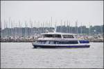 Fahrgastschiff  Hansestadt Rostock  whrend einer Hafenrundfahrt am 03.07.13 in Warnemnde.