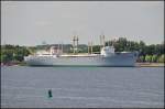 Blick von der Fhre  Prins Joachim  auf das im Rostocker Seehafen als Museum liegende Traditionsschiff  Dresden , ein 10.000t Stckgutfrachter vom Typ  Frieden .
Die  Dresden  wurde 1957 auf der Warnowwerft in Rostock gebaut. (07.07.13)