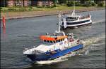 Die  Warnow  der Wasserschutzpolizei und das Fahrgastschiff  Rostocker 7  am 07.07.13 in Warnemünde.