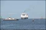 Fhrschiff  Tom Sawyer  der TT Line und dahinter die  Mecklenburg-Vorpommern  der Stena Line am 09.07.13 im Zulauf auf Rostock berseehafen. Links die Fhre Warnemnde - Hohe Dne. 