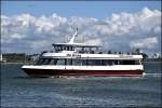 Das Fahrgastschiff  Min Herzing  wird für Hafenrundfahrten im Rostocker Überseehafen eingesetzt und kehrt hier gerade in den Alten Strom nach Warnemünde zurück. (21.06.14) 