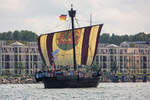 Hansekogge  Ubena von Bremen  zur 27. Hanse-Sail vor der Yachthafenresidenz Hohe Düne. - 13.08.2017