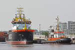 Hochsee-Bergungsschlepper BALTIC (links) am 30.08.2017 im Hafen von Rostock-Warnemünde. Rechts ist der Schlepper BUGSIER 16 zu sehen.