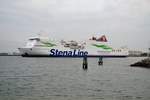 M/F Mecklenburg-Vorpommern im Seekanal Warnemünde auslaufend Richtung Trelleborg. 13.12.2018.