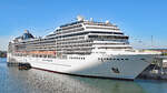 MSC POESIA (IMO 9387073) am 05.06.2022 im Hafen von Rostock-Warnemünde