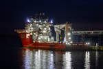 OCEANIC (IMO 9703382) am späten Abend im Hafen von Sassnitz-Mukran.