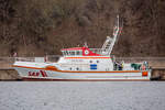 Seenotkreuzer BERTHOLD BEITZ von der Greifswalder Oie kommend, hier liegend im Sassnitzer Hafen. - 25.02.2023