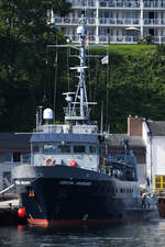 Die FORTUNA KINGFISHER (IMO: 4549133) wartet im Hafen von Sassnitz auf den nächsten Einsatz.