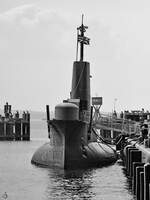 Die von 1963 bis 1991 von der Royal Navy genutzte HMS OTUS (S18), ein 90,7 Meter langes U-Boot der Oberon-Klasse ist im Stadthafen Sassnitz ausgestellt (August 2023)