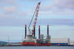 Wartungsplattform WIND ENTERPRISE (IMO 9578244) bei Kranarbeiten im Hafen von Mukran. - 28.05.2025


