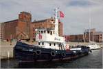 Der 1931 gebaute Schlepper BÖSCH liegt im Alten Hafen in Wismar. Er ist 28,28 m lang und 7,70 m breit, hat eine Maschinenleistung von 736 kW und einen Pfahlzug von 18 t. Heimathafen ist Hamburg. 24.07.2019