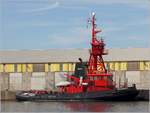 Die 1988 gebaute CALORIUS (IMO 8802052) liegt in Wismar. Dieser Schubschlepper ist 32,4 m lang, 9 m breit und verfügt über eine Maschinenleistung von 3.375 kW. Heimathafen ist Fredericia (Dänemark). 24.07.2019