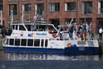 Das Fahrgastschiff HANSEAT (ENI: 05116800) wartet in Wismar auf die Abfahrt.