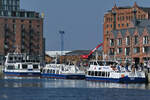 Die Fahrgastschiffe HANSEAT (ENI: 05116800), LÜTTE ADLER (ENI: 05111510) und MS MECKLENBURG (ENI: 05116240) sind hier zusammen im Hafen von Wismar zu sehen.