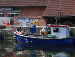 Der Fischkutter WIS-12 hat in Wismar angelegt.