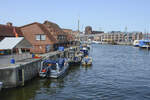 Alter Hafen in der Hansestadt Wismar. Aufnahme: 18. Juni 2022.