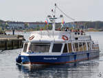 Das Fahrgastschiff HANSESTADT WISMAR (ENI: 05113960) kommt gerade im Hafen von Wismar an.