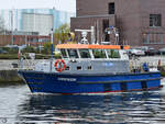 Anfang April 2024 war das Polizeiboot UECKER im Hafen von Wismar unterwegs.