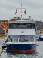 Das Fahrgastschiff MS MECKLENBURG (ENI: 05116240) ist hier im Hafen von Wismar zu sehen. (April 2024)