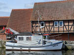 Anfang April 2024 war das Fischereiboot WIS 15  SEEADLER  im Hafen von Wismar zu sehen.