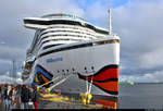 Kreuzfahrtschiff  AIDAprima  der Carnival Corporation & plc liegt im Hafen von Tallinn (EST).
