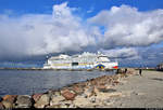 Kreuzfahrtschiff  AIDAprima  der Carnival Corporation & plc liegt im Hafen von Tallinn (EST).