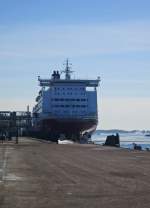 Die  Mariella  am Port der Viking Line in Helsinki. 04.04.2013