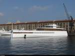 Die Yacht wurde ursprünglich für Steve Jobs gebaut, jedoch erst nach seinem Tod vollendet. Am 5. August 2013 steht sie im Hafen von Genova.