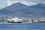 Vor der Kulisse des Vesuvs verlassen M/S  Antares  und M/S  Nettuno Jet  den Hafen von Napoli; 09.03.2008