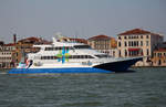 Der  Prince of Venice  ist gar kein italienischer Prinz sondern ein kroatisches Schnellboot mit Heimathafen Pula und pendelt täglich zwischen Porec und Venedig.