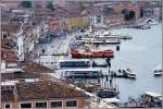 Blick vom Campanile auf die Schiffe und Boote am Riva degli Schiavoni. Scan eines Dias aus dem Sommer 1981.

