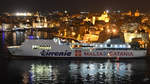 Das Fährschiff  Barbara Krahulik  verlässt den Hafen von Valletta in Richtung Sizilien.