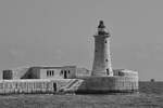 Das Molenfeuer (St. Elmo Lighthouse) im Valletta Grand Harbour ist seit 1911 in Betrieb. (Oktober 2017)