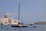 Der Segel-Katamaran SPIRIT OF MALTA wird fr Ausflge in den maltesischen Gewssern genutzt und gehrt zur Flotte der Captain Morgan Cruises. Hier liegt sie am 27.03.2009 im Sliema Creek des Marsamxett Harbours von Valletta.